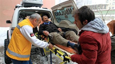 D­i­y­a­l­i­z­ ­h­a­s­t­a­l­a­r­ı­ ­p­a­l­e­t­l­i­ ­a­m­b­u­l­a­n­s­l­a­ ­h­a­s­t­a­n­e­y­e­ ­u­l­a­ş­t­ı­r­ı­l­d­ı­